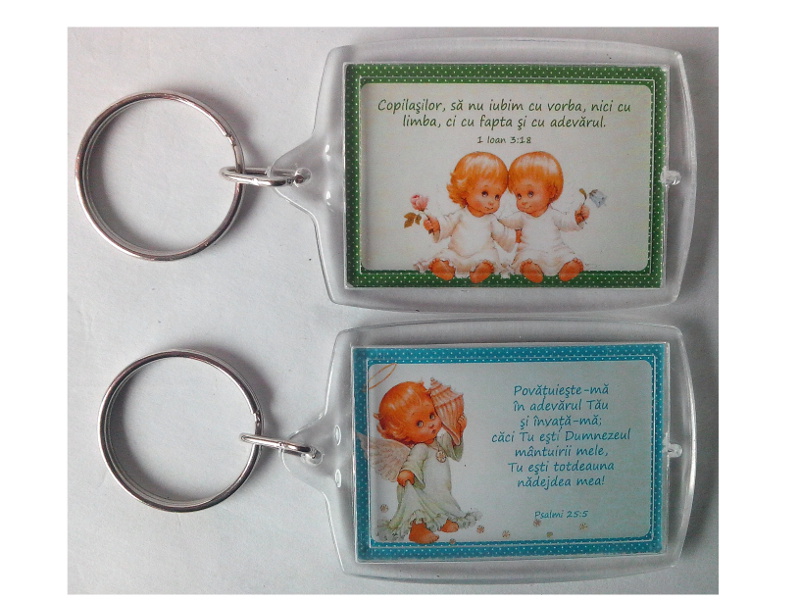 Breloc din plastic - Copilasilor sa nu iubim cu vorba/ Povatuieste-ma in adevarul Tau Breloc din plastic - Copilasilor sa nu iubim cu vorba/ Povatuieste-ma in adevarul Tau
