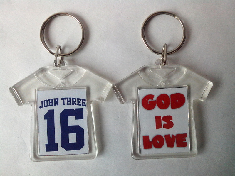 Breloc cu mesaj crestin in forma de tricou - John Three 16/ God is love