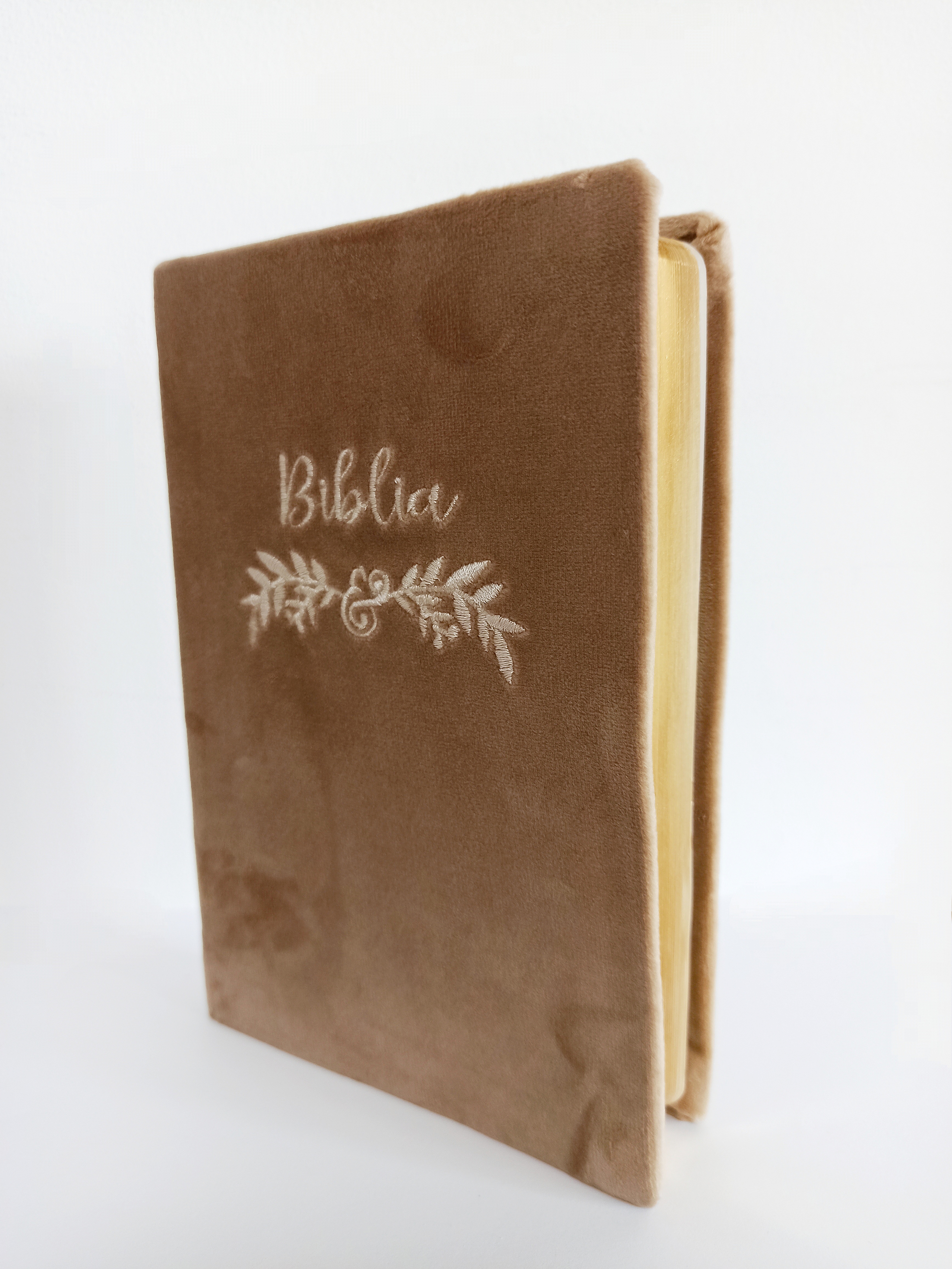 Biblia handmade, marime medie, coperta flexibila textila,culoare crem,margini aurii, cuv. lui Isus cu rosu [SB 052 HM]
