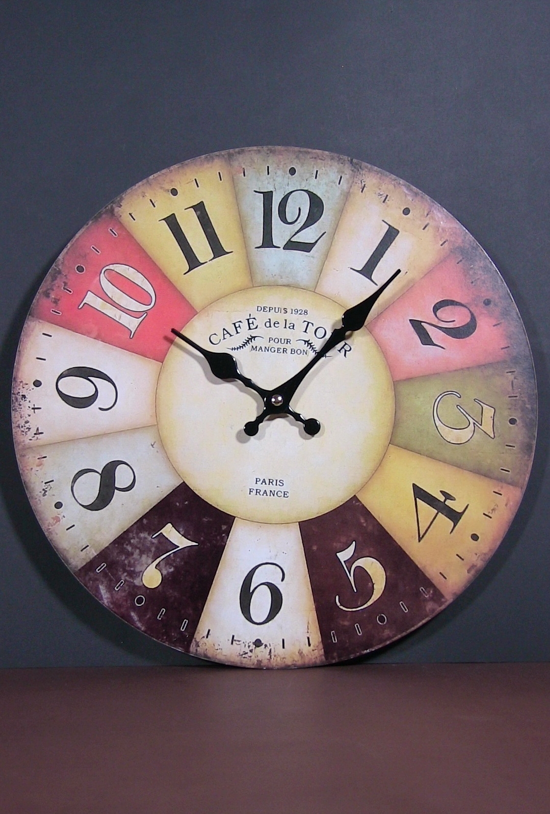 Ceas de perete rotund din lemn - Numere Vintage (34cm) Ceas de perete rotund din lemn - Numere Vintage (34cm)