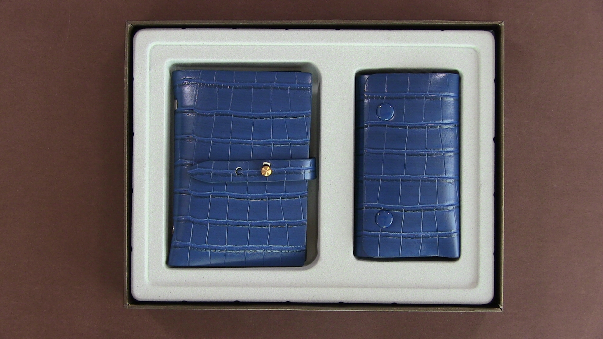 Set cadou femei ( carte vizita + breloc ) -Albastru Set cadou femei ( carte vizita + breloc ) -Albastru