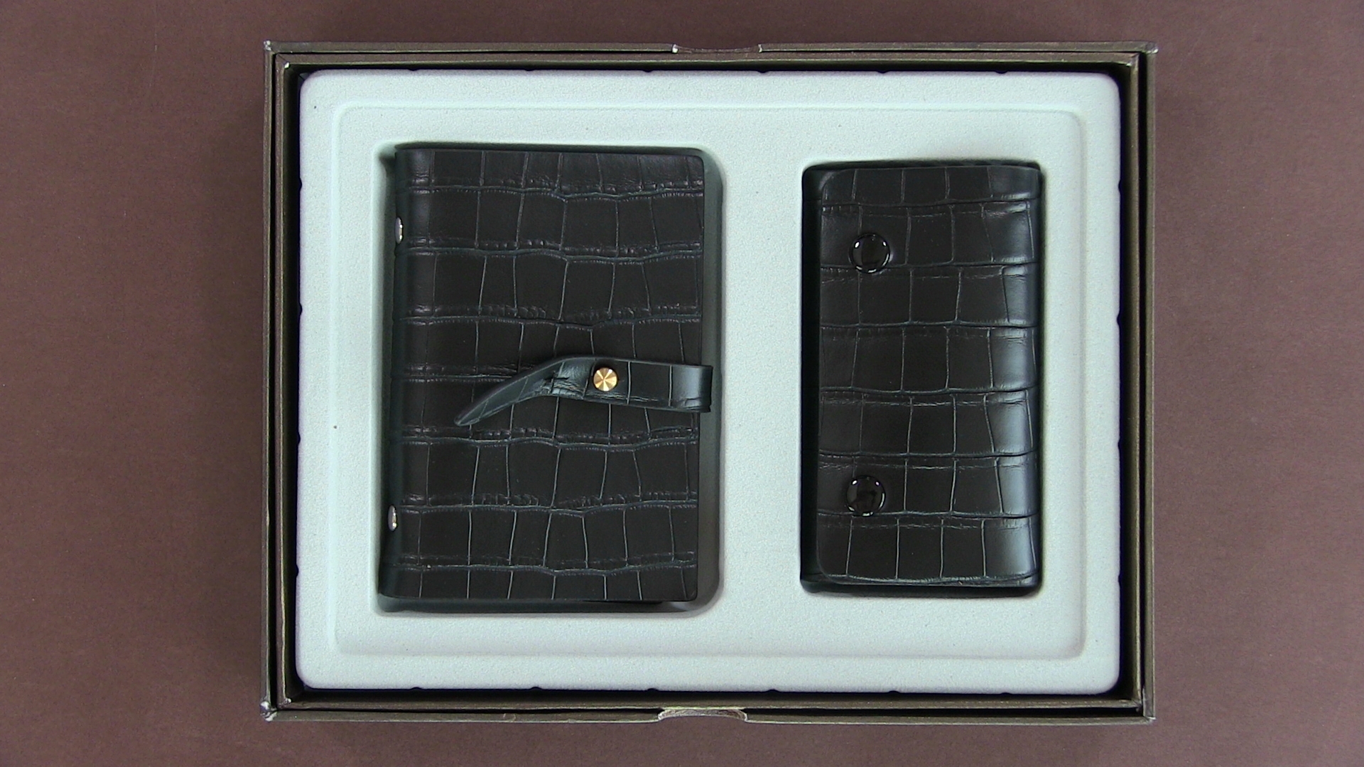 Set cadou femei ( carte vizita + breloc ) - Negru Set cadou femei ( carte vizita + breloc ) - Negru