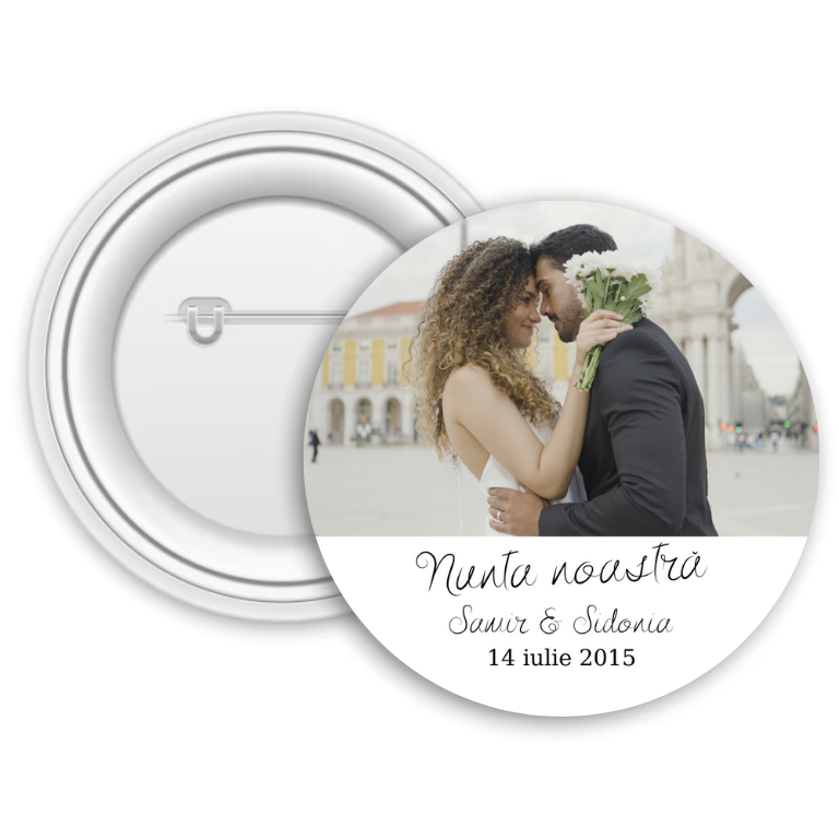 Insignă metalică personalizată cu nume, poză și dată – Nunta noastră