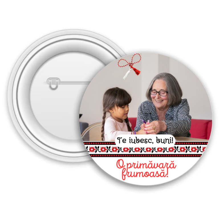 Insignă metalică personalizată cu poză și text – Mărțișor Insignă metalică personalizată cu poză și text – Mărțișor