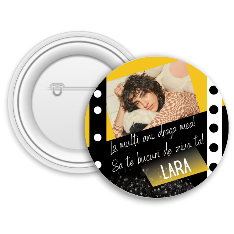 Insignă metalică personalizată cu nume și text – Zi de naștere