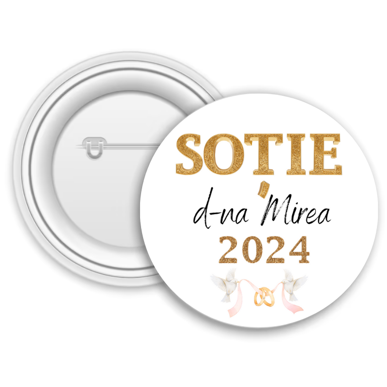 Insignă metalică personalizată cu dată și numele de familie – Soț/ie