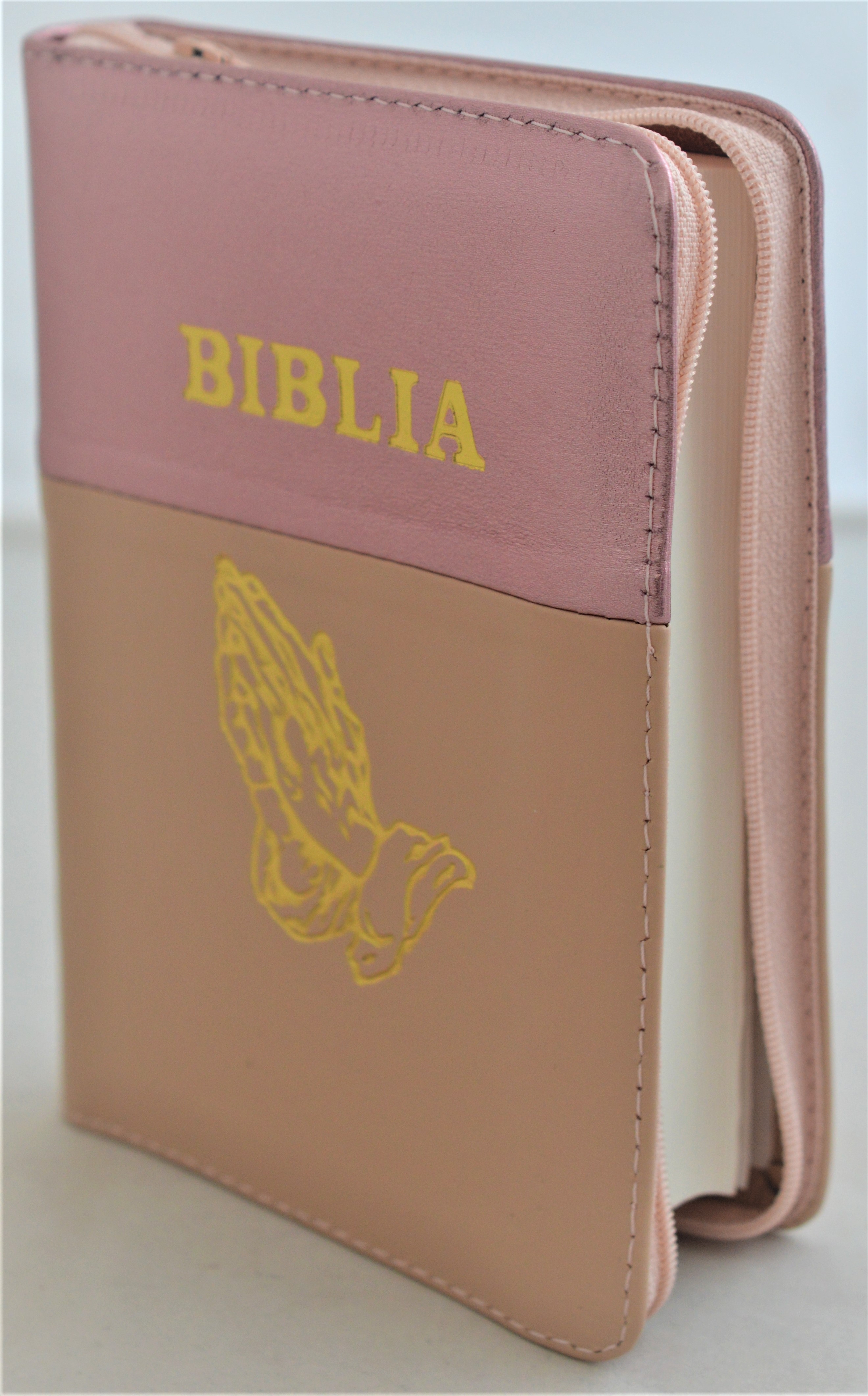 Biblie din piele, mica,roz sidef / bej, fermoar, margini albe,simbol maini in ruga, cuv. lui Isus in rosu [043 PF]