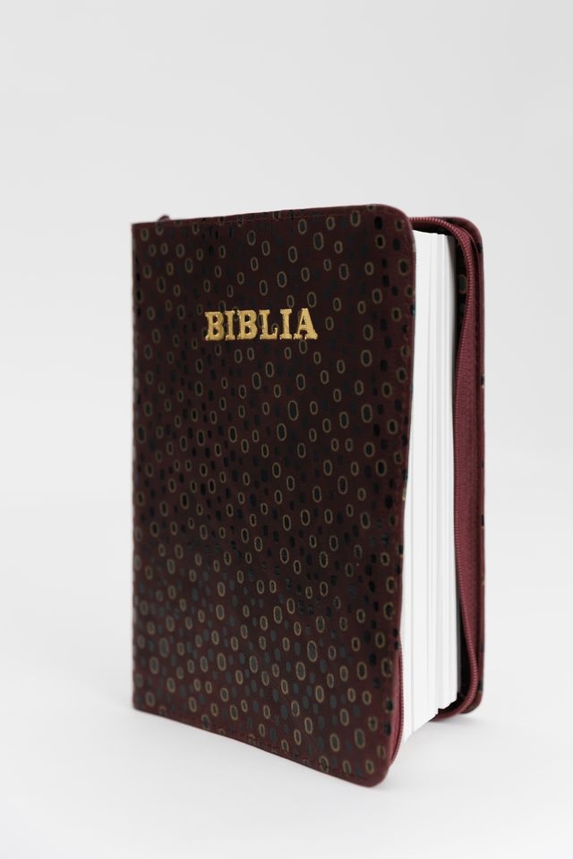 Biblie din piele, marime medie, culoare, visiniu cu buline aurii și negre, fermoar, margini albe,  cuv. lui Isus cu rosu [053]