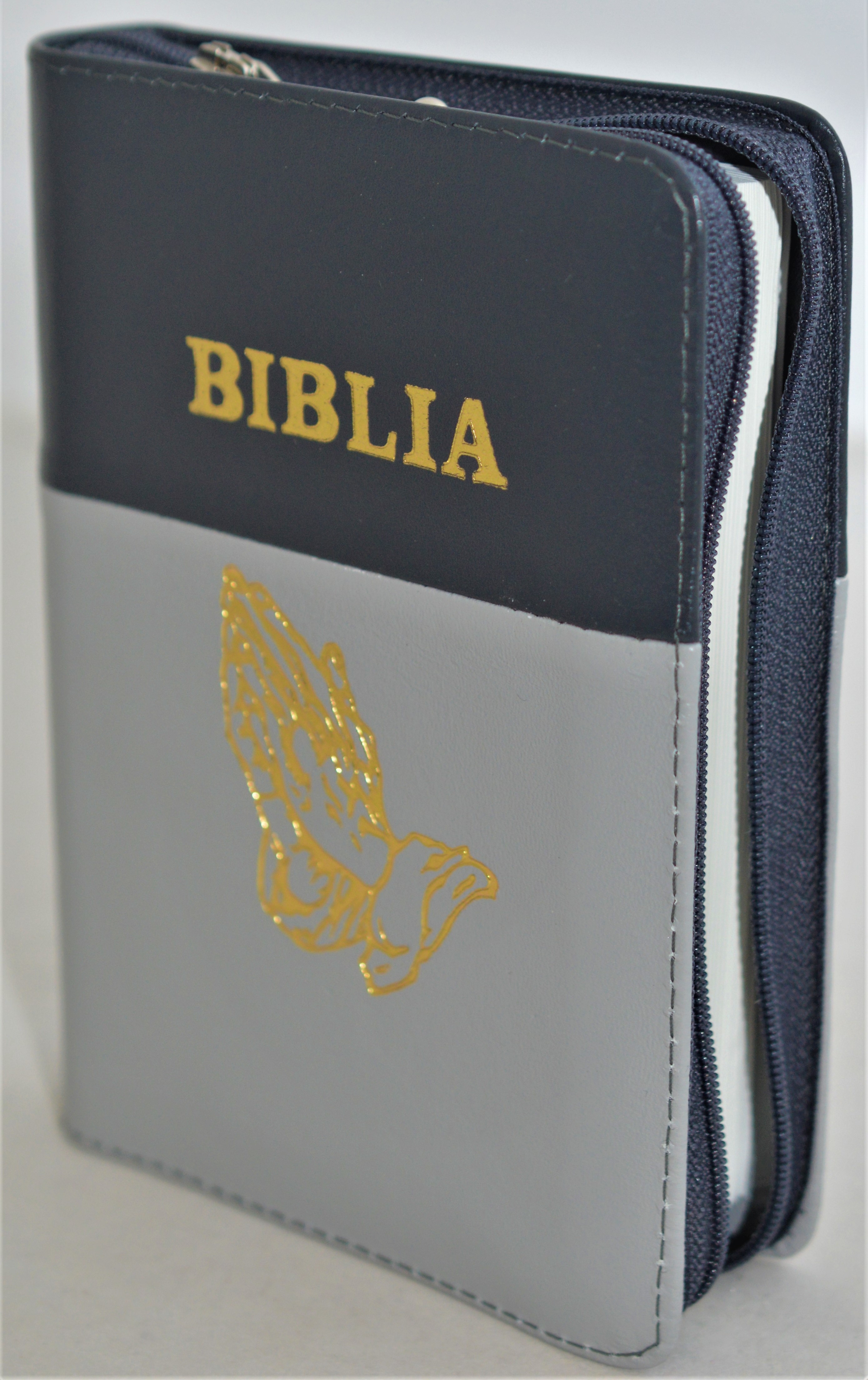 Biblie din piele, mica,gri inchis / gri deschis, fermoar, margini albe,simbol maini in ruga, cuv. lui Isus in rosu [043 PF]