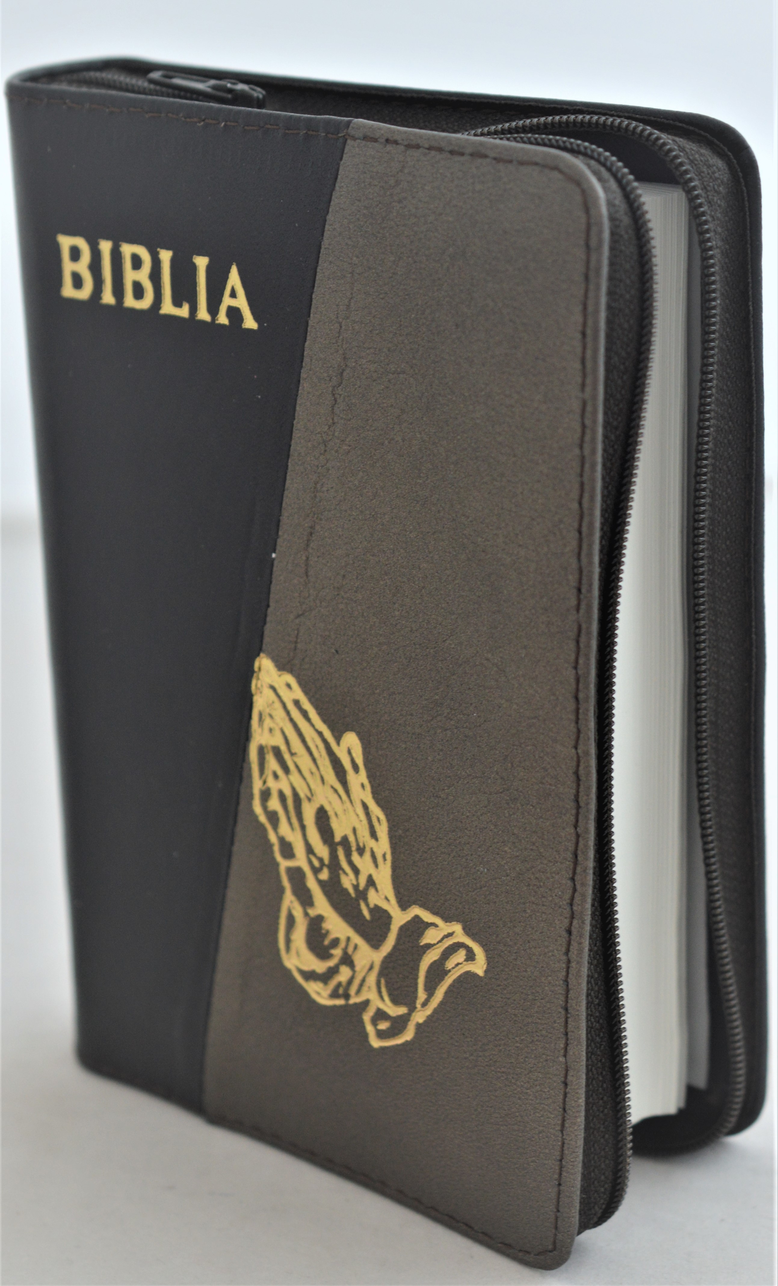 Biblie din piele, mica, culoare maro / kaki, fermoar, margini albe, simbolul maini in ruga, cuv. lui Isus in rosu [043 PF]