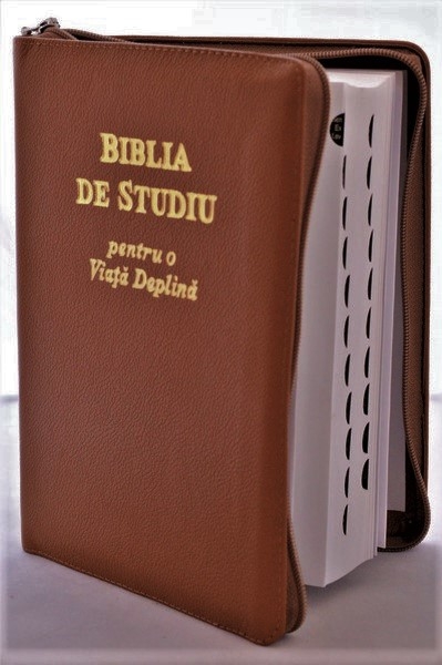 Biblia de studiu pentru o viata deplina, cu concordanta si explicatiii, fermoar, maro roscat, index, margini albe Biblia de studiu pentru o viata deplina, cu concordanta si explicatiii, fermoar, maro roscat, index, margini albe