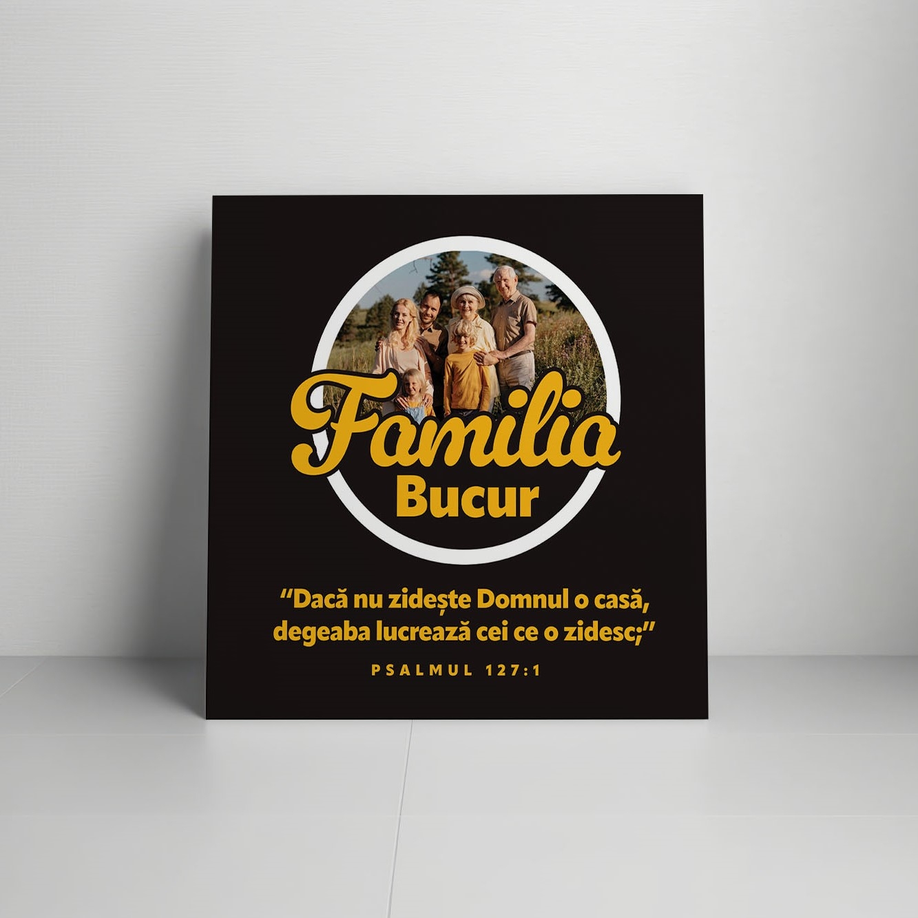 Tablou canvas personalizat cu verset biblic, nume și poză – Familia