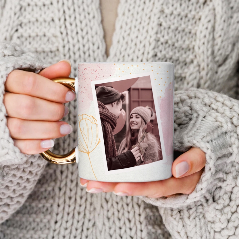 Cană cu mâner auriu personalizata cu 3 poze - Te iubesc Cană cu mâner auriu personalizata cu 3 poze - Te iubesc