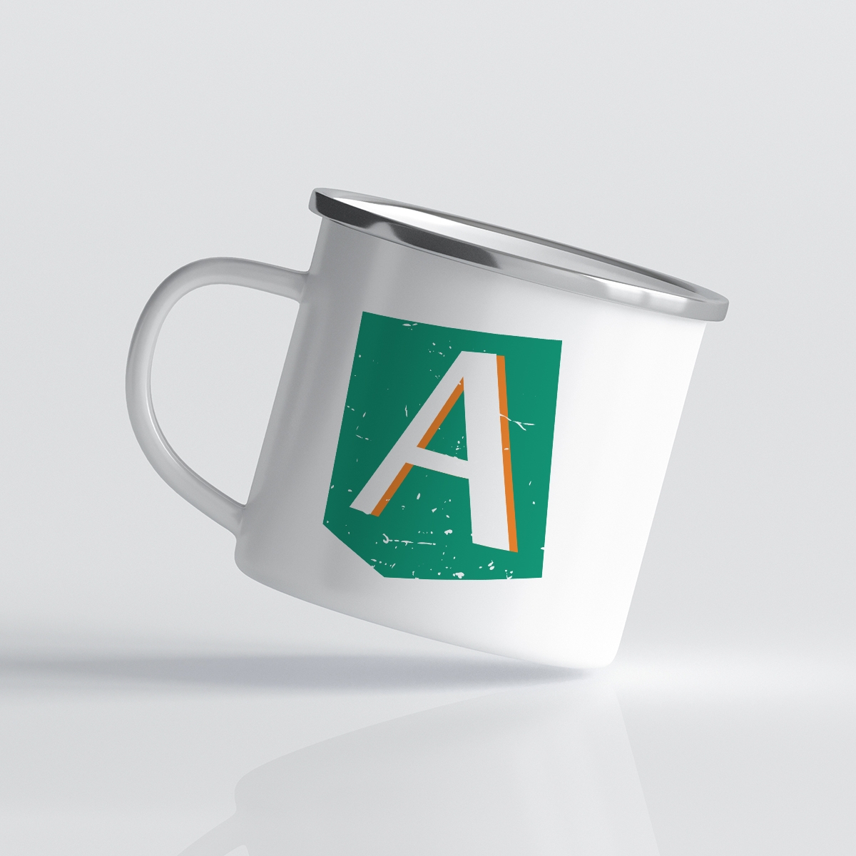 Cană metalică emailată personalizată cu inițială și nume Cană metalică emailată personalizată cu inițială și nume