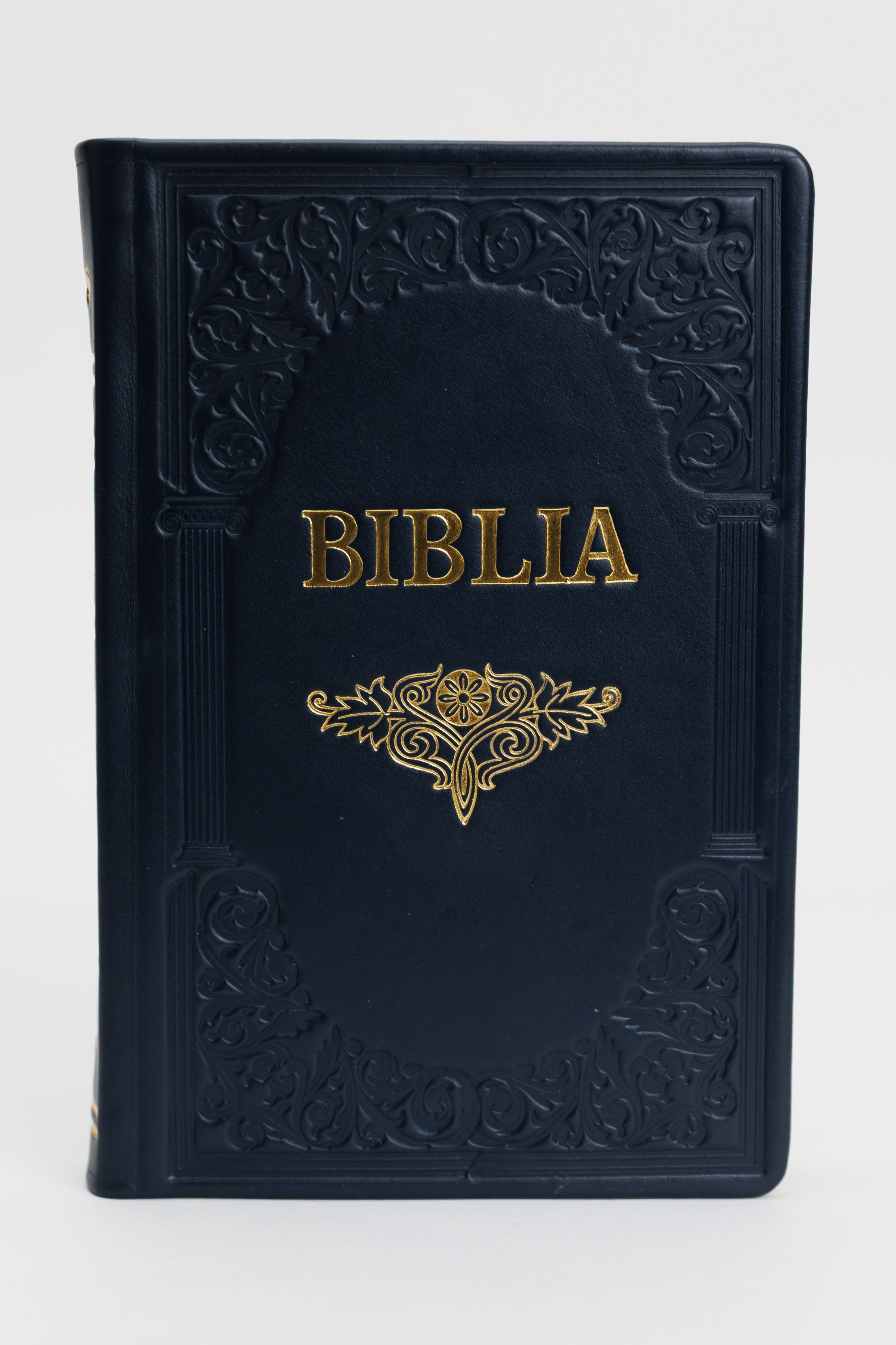 Biblie mare, piele, handmade, neagră, index, margini aurii,  cuv. Isus cu rosu [SI 076 HM]