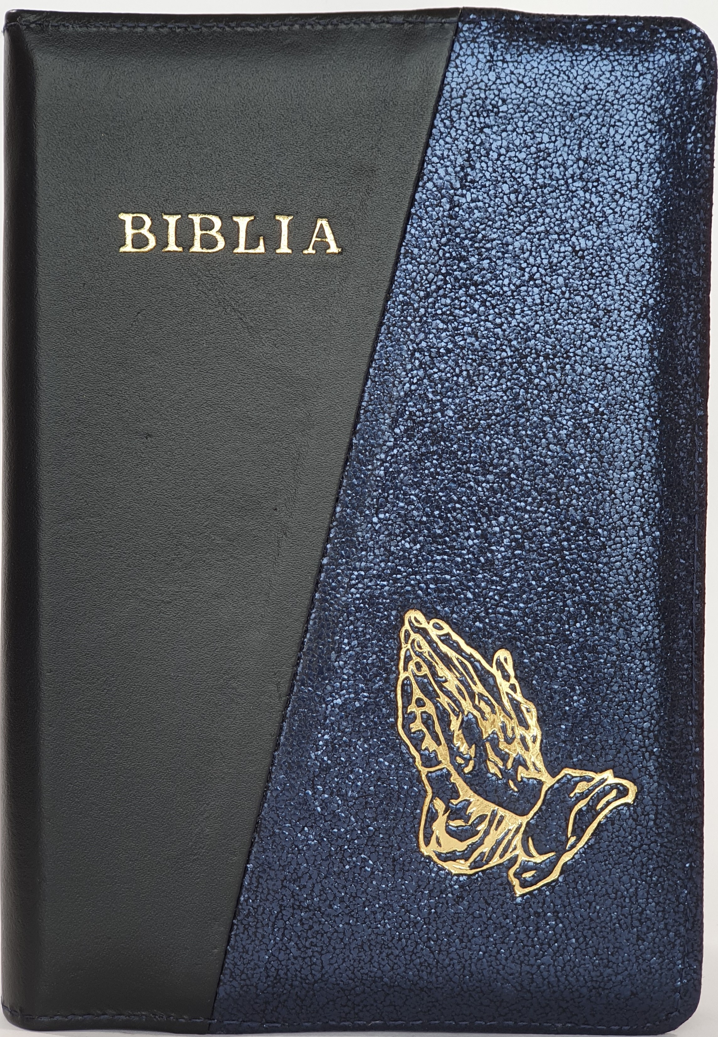 Biblie din piele, marime medie, culoare negru cu albastru texturat sidefat, simbol maini in rugaciune, fermoar, index, margini aurii, cuv. lui Isus cu rosu [SB 057 PFI]