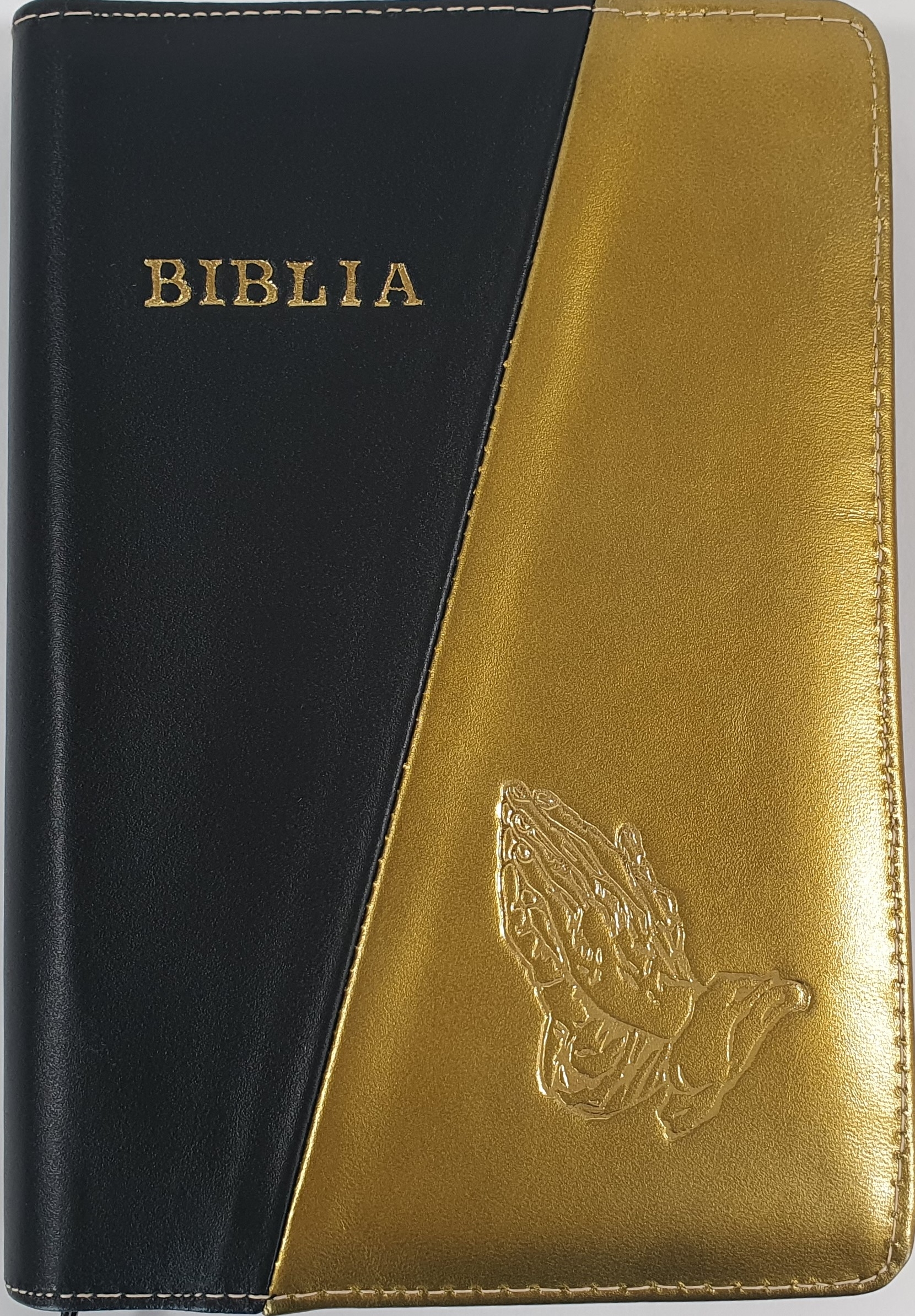 Biblie din piele, marime medie, culoare negru cu auriu, simbol maini in rugaciune, fermoar, index, margini aurii, cuv. lui Isus cu rosu [SB 057 PFI]