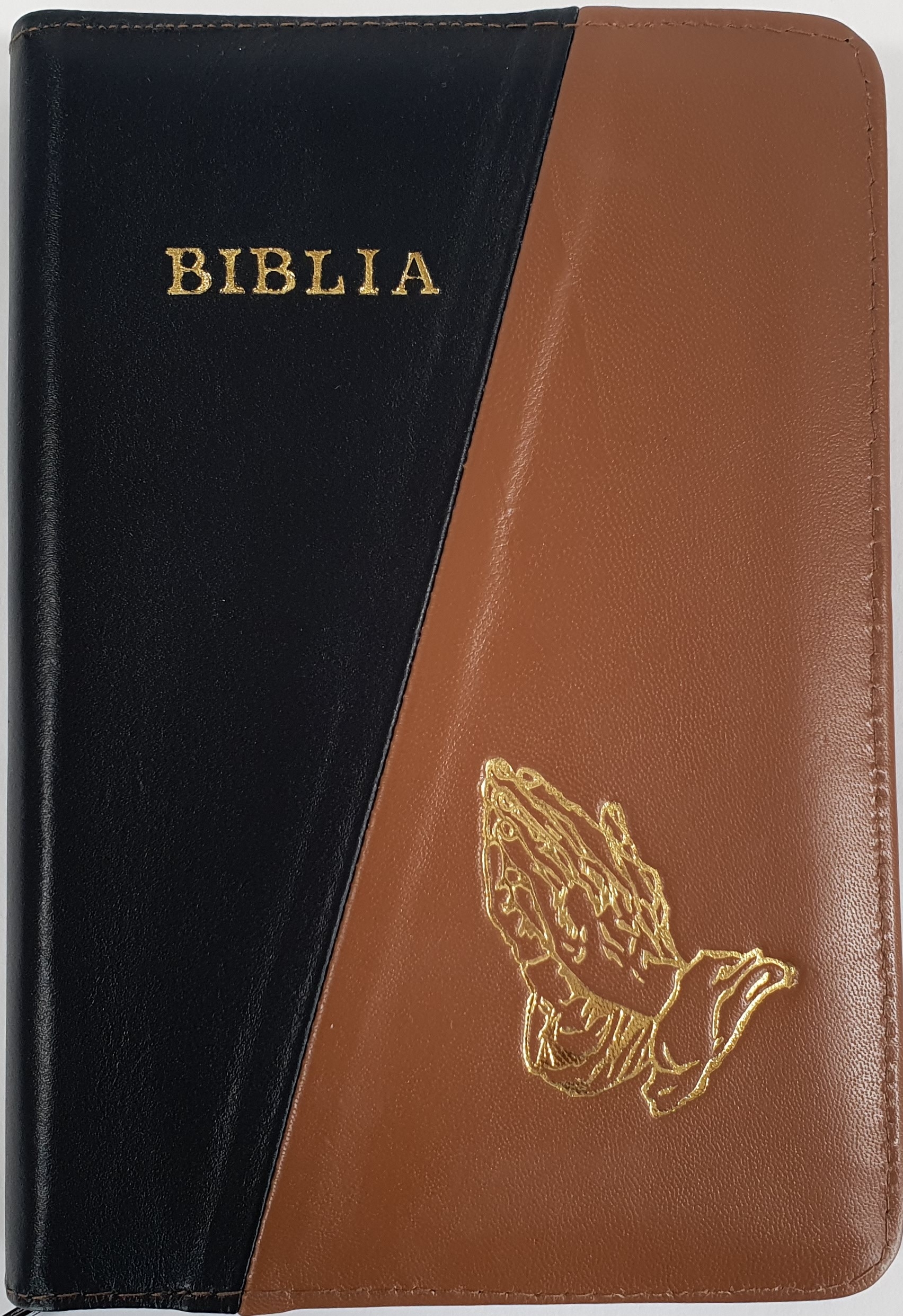 Biblie din piele, marime medie, culoare negru cu castaniu, simbol maini in rugaciune, fermoar, index, margini aurii, cuv. lui Isus cu rosu [SB 057 PFI]