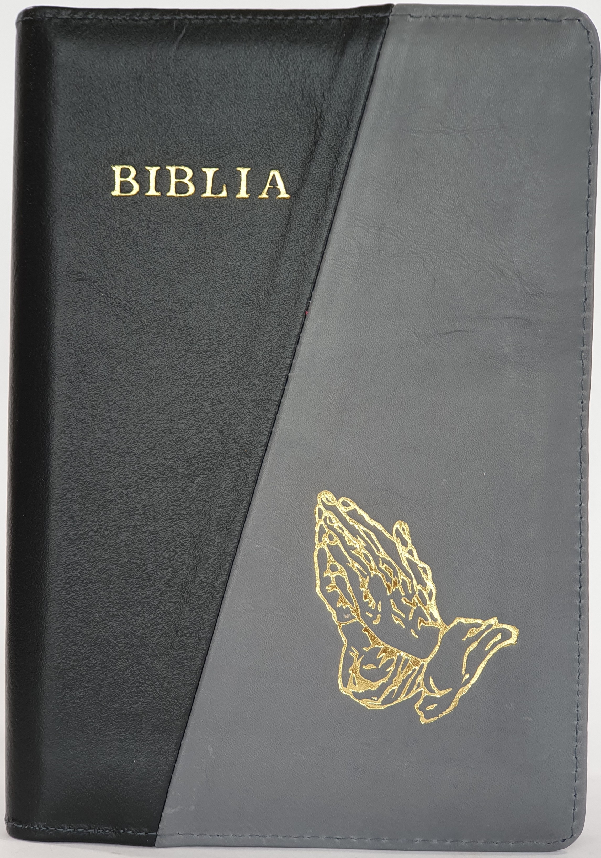 Biblia din piele, marime medie, culoare negru cu gri lunar, fermoar,margini albe,simbol maini in rugaciune, cuv. lui Isus cu rosu [053]