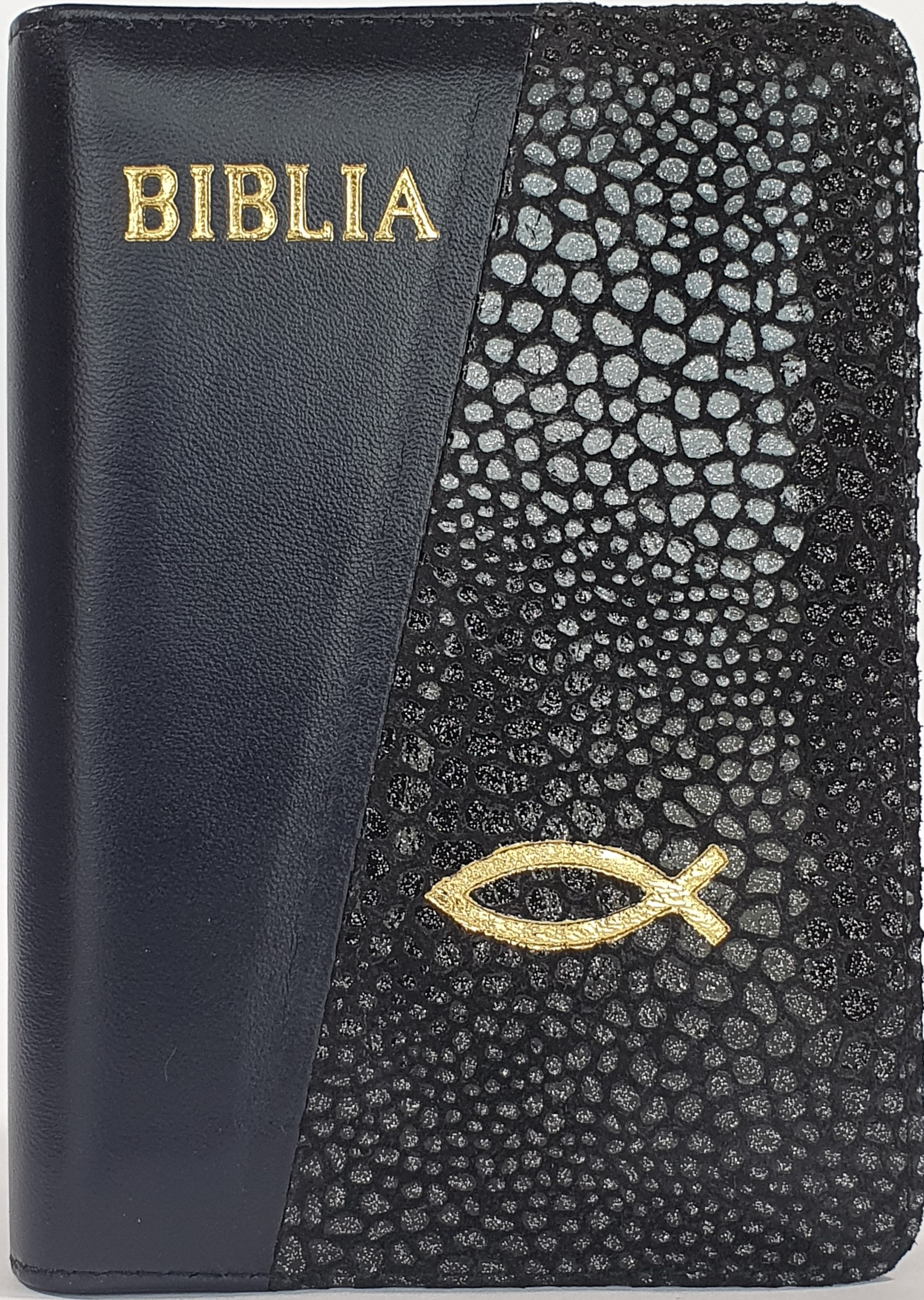 Biblia format mic, din piele, culoare negru cu negru texturat, index, fermoar, margini argintii, simbolul peste, cuv. lui Isus in rosu [047 PFI]