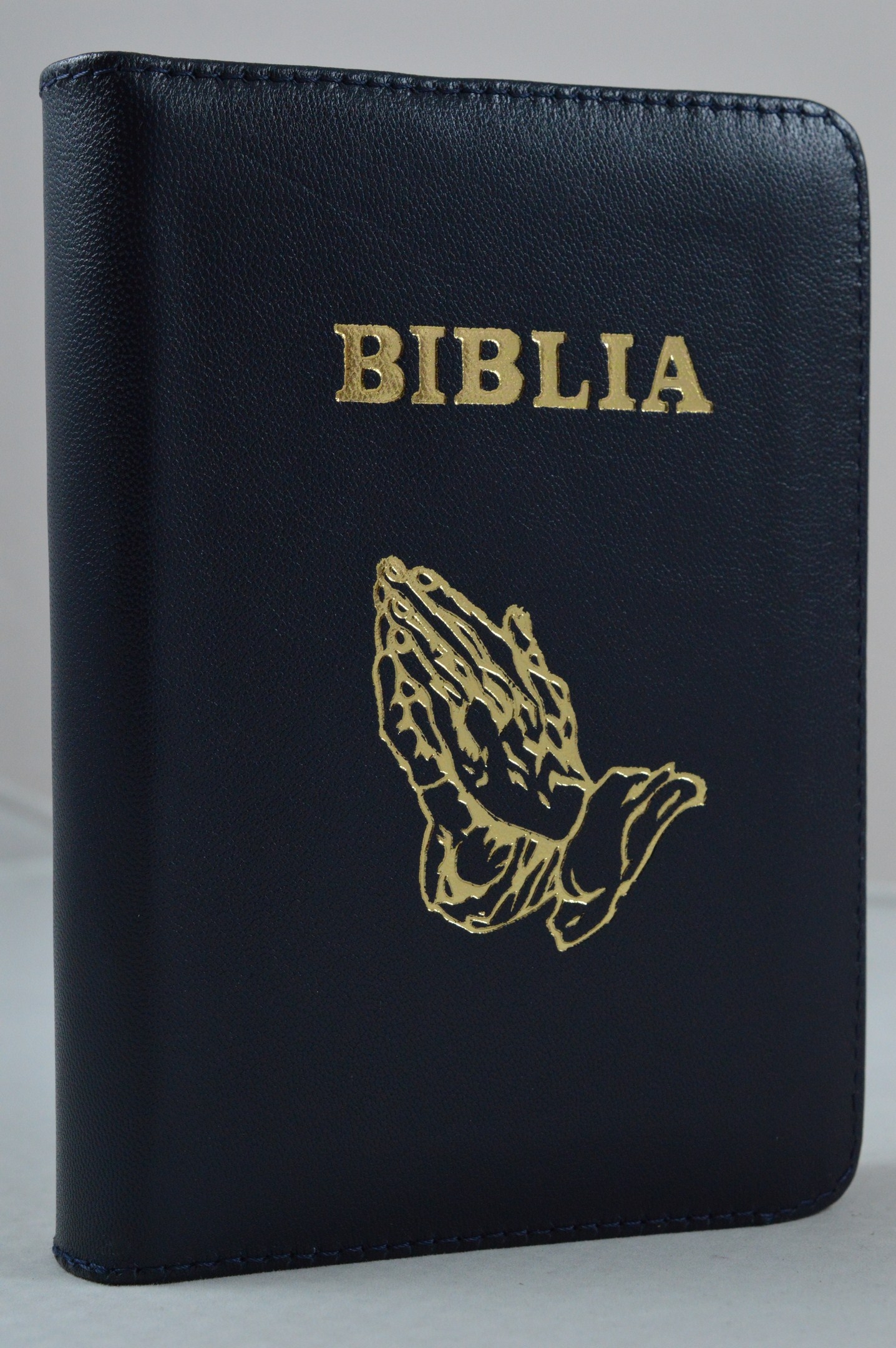 Biblie marime mica, piele,culoare neagră, index, fermoar, margini aurii, cuv. lui Isus in rosu,simbol maini in rugaciune [047 PFI]