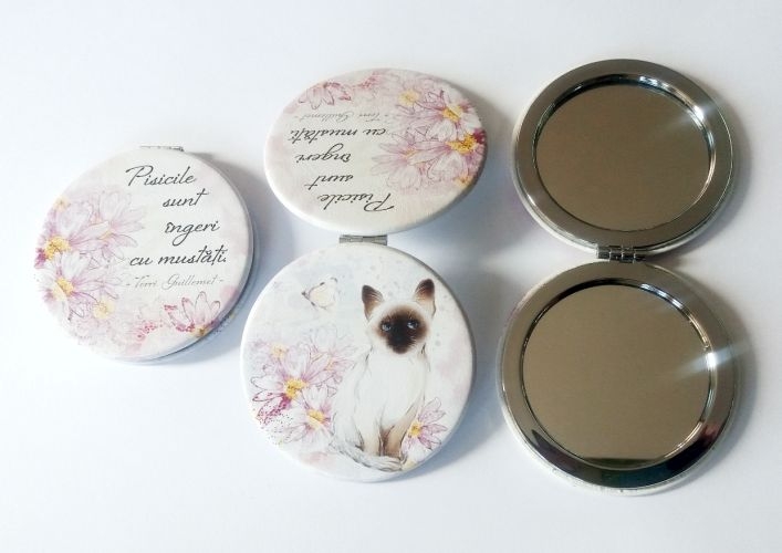 Oglinda de poseta - Pisicile sunt ingeri cu mustati Oglinda de poseta - Pisicile sunt ingeri cu mustati