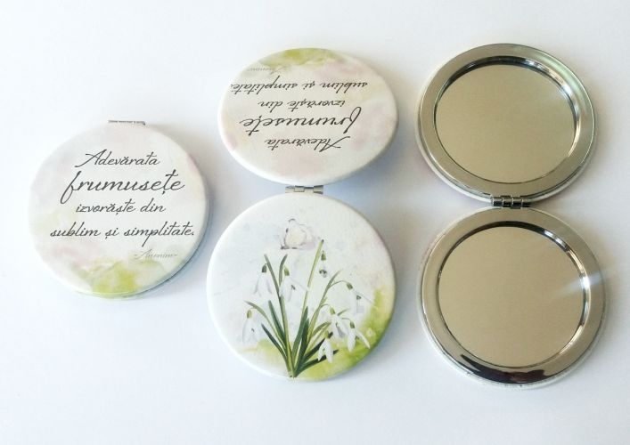 Oglinda de poseta -  Adevarata frumusete izvoraste din sublim si simplitate Oglinda de poseta -  Adevarata frumusete izvoraste din sublim si simplitate