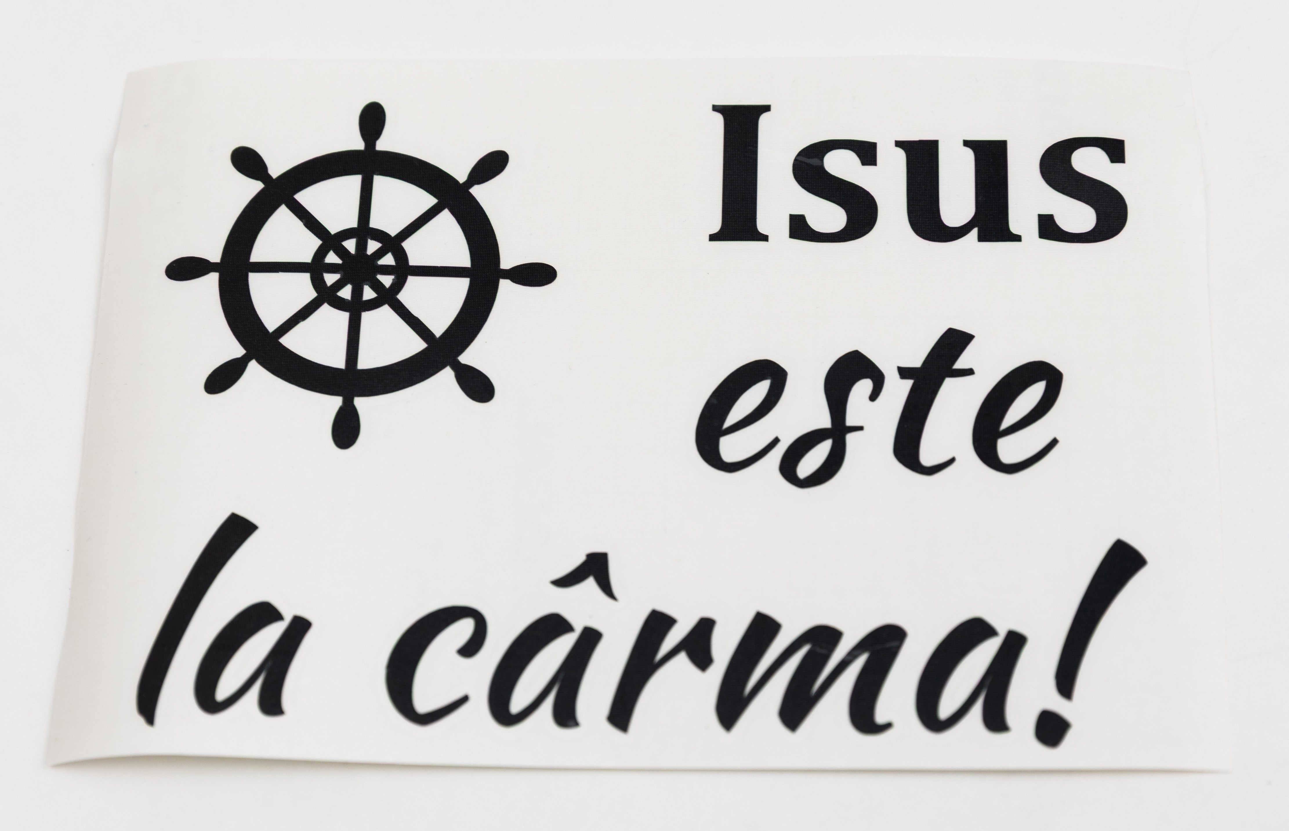 Sticker auto, Isus este la carma - NEGRU