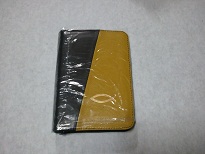 Biblie din piele, mica, negru/galben, fermoar, cu peste [043]