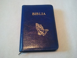 Biblia din piele, marime medie, indigo, fermoar, cu maini [053]