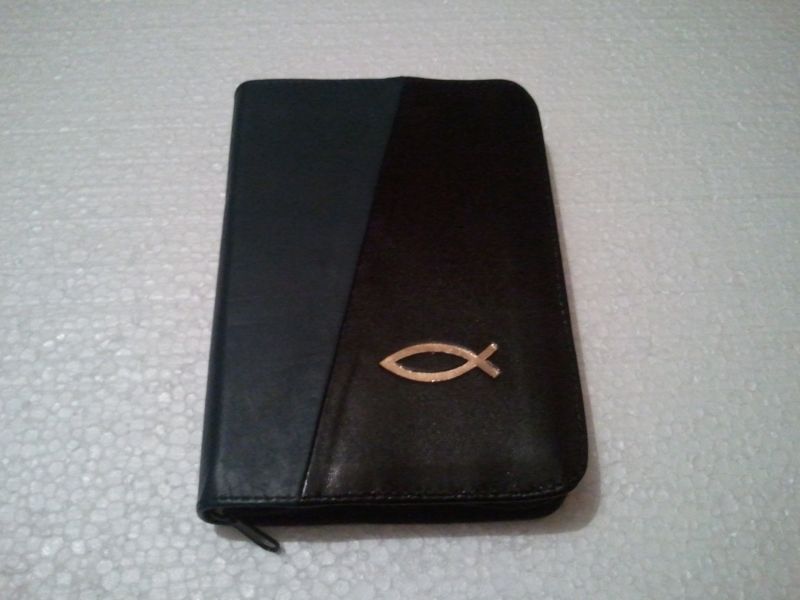 Biblia din piele, mica, bleumarin/negru, fermoar, cu peste [043]