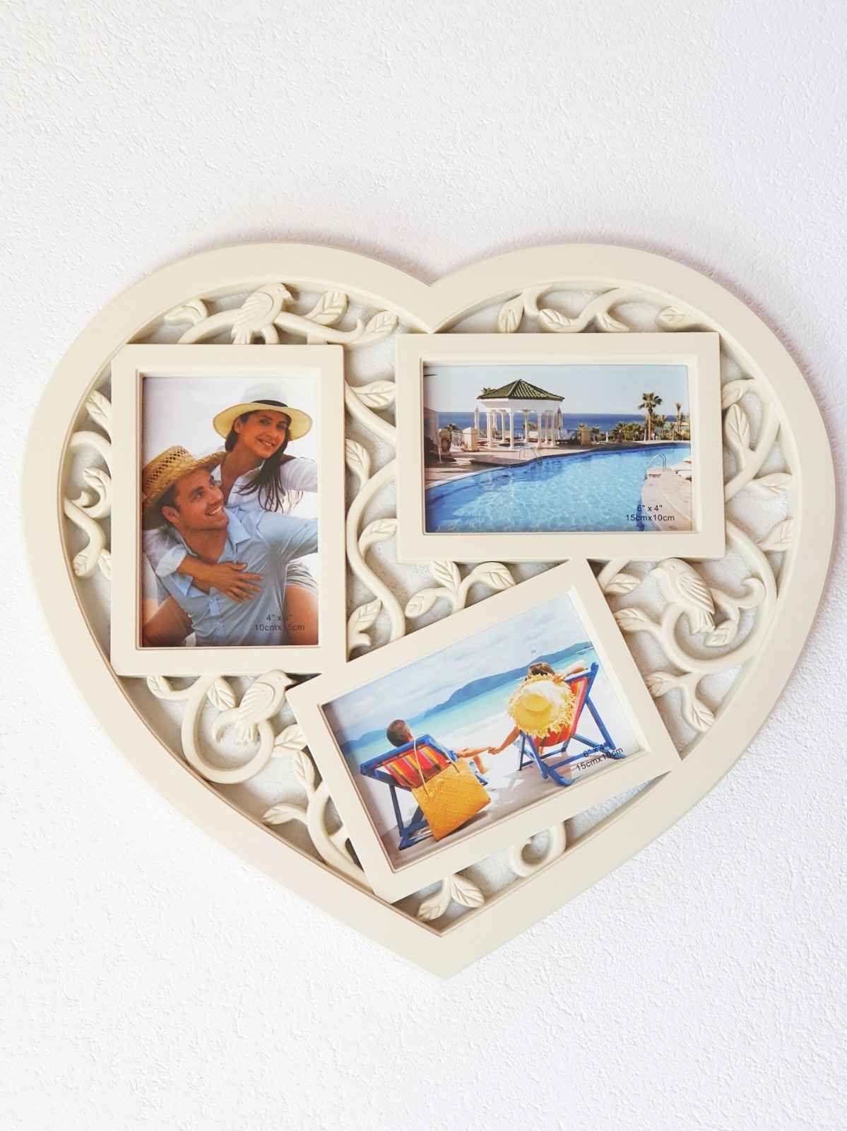 Rama foto inima, crem, 3 poze (37x41x2.5 cm) Rama foto inima, crem, 3 poze (37x41x2.5 cm)