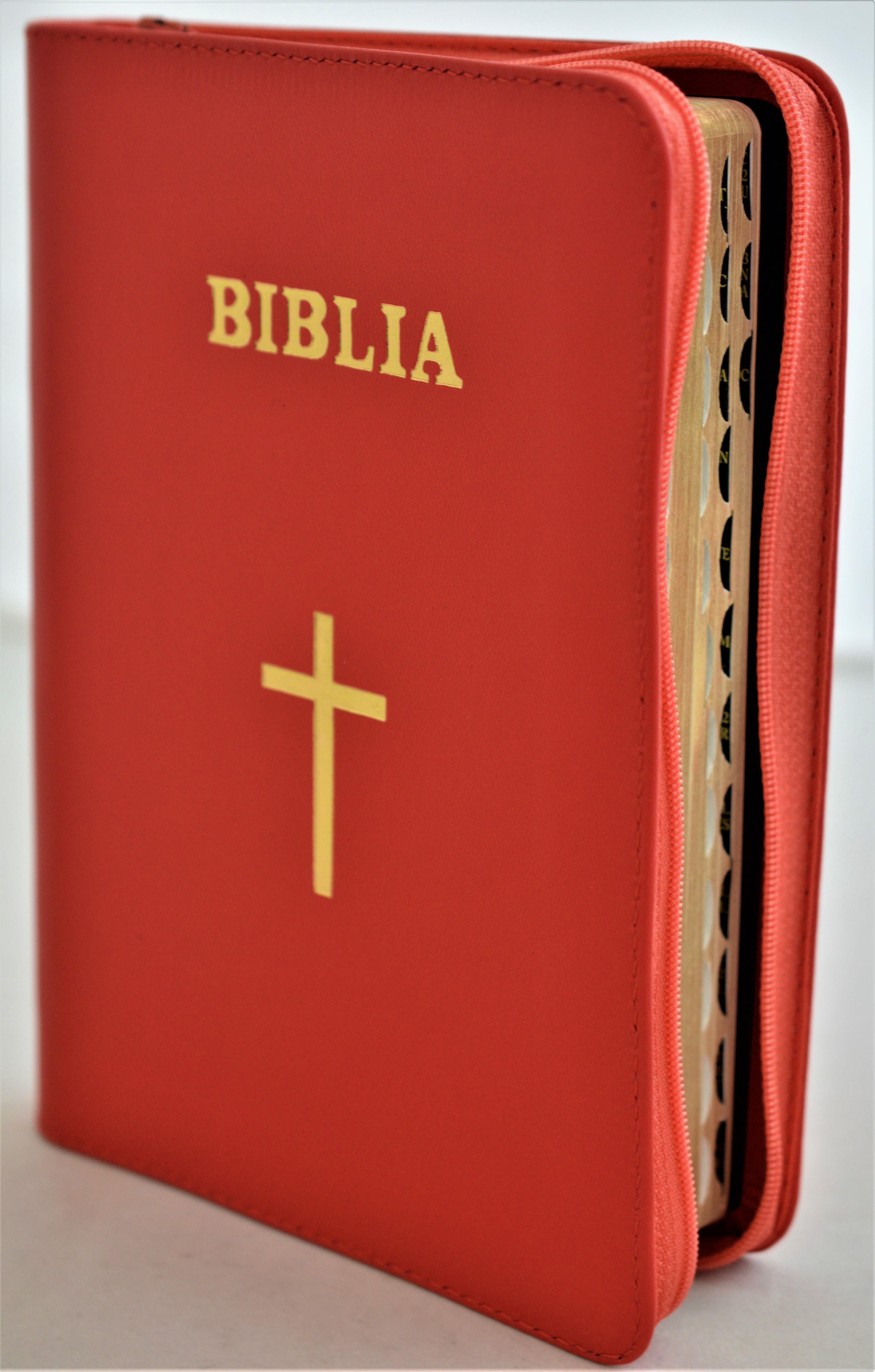 Biblie din piele, marime medie, culoare rosu aprins, fermoar, index, margini aurii, simbol cruce, cuv. lui Isus cu rosu [SB 057 PFI]