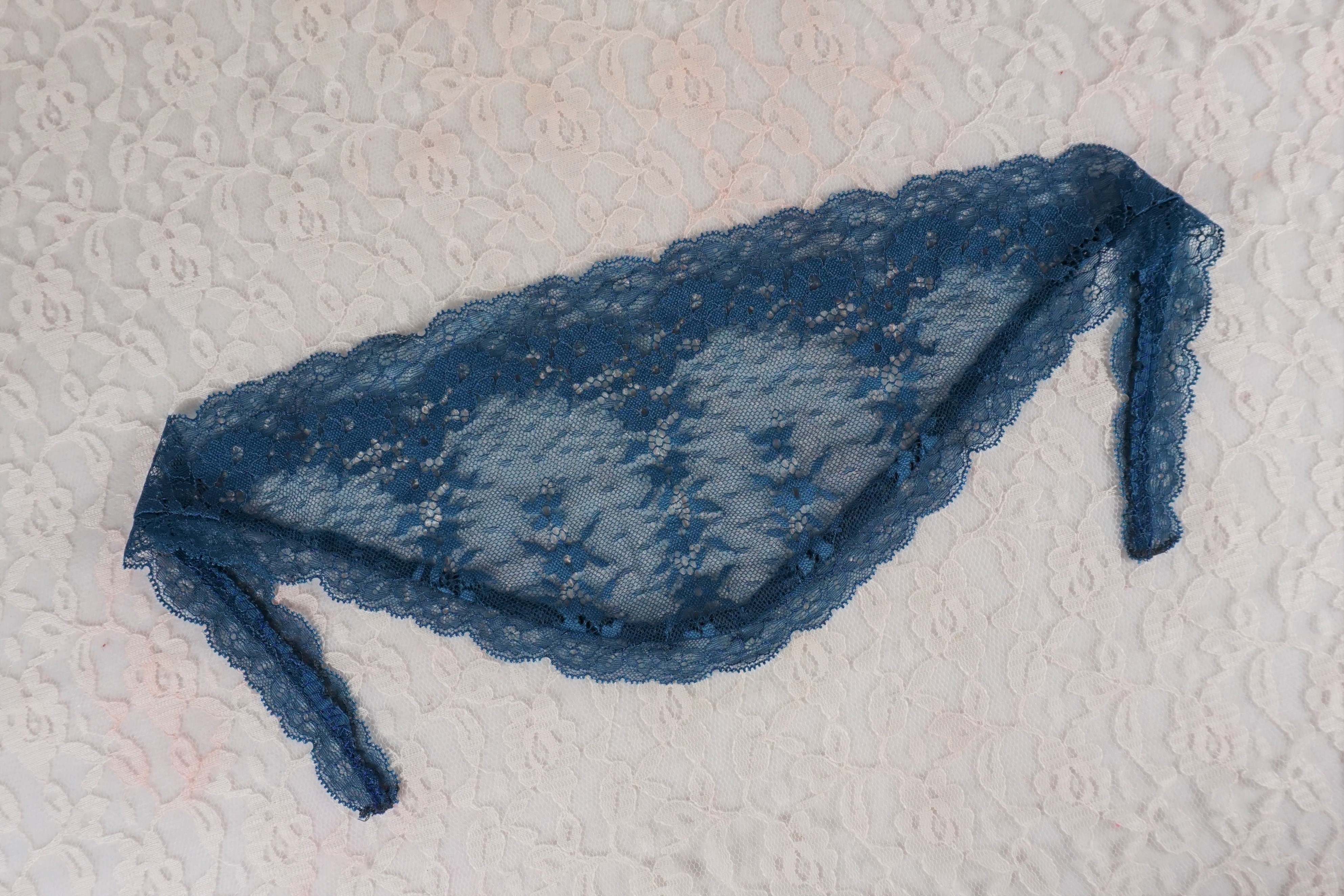 Batic handmade din dantela - Turcoaz