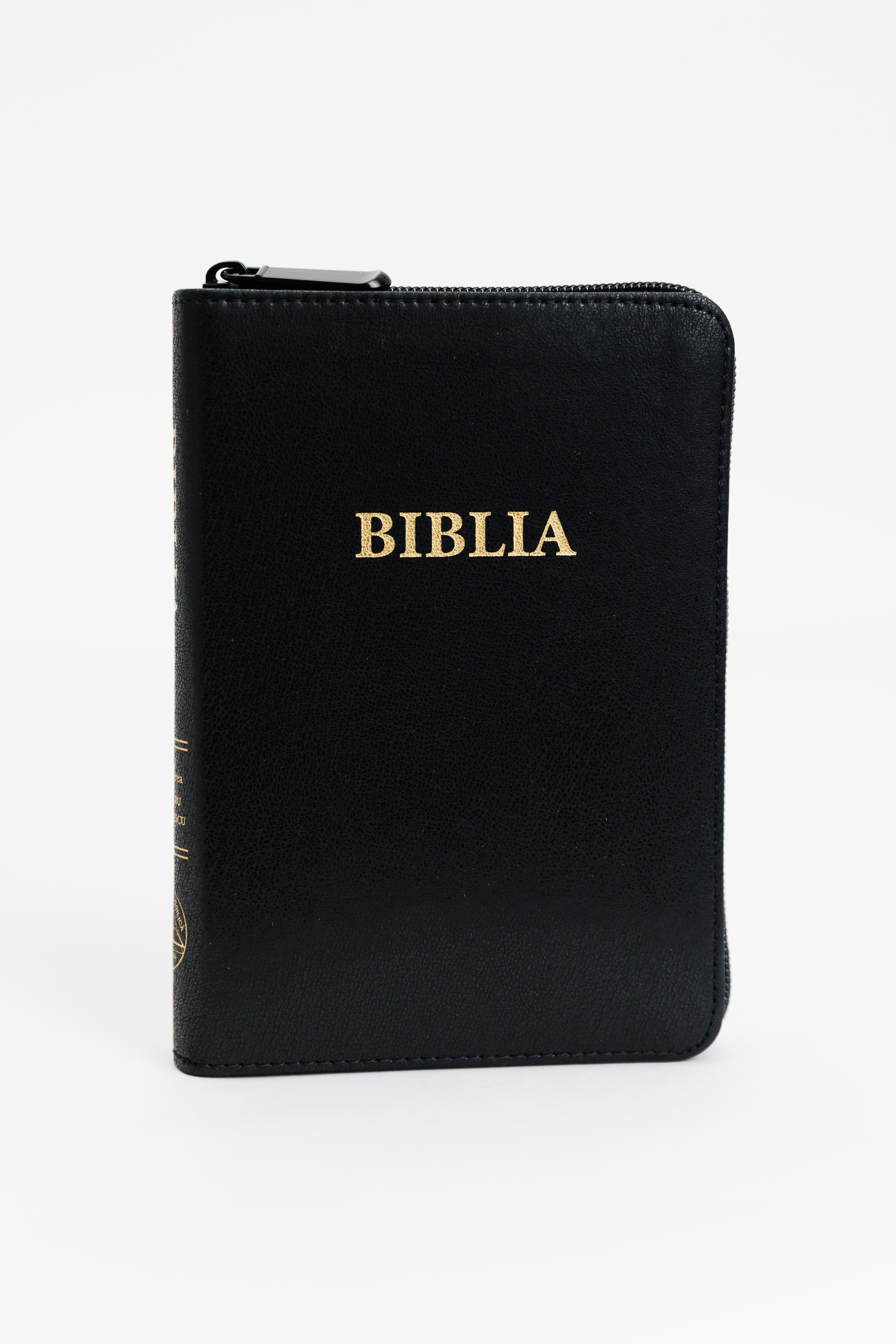 Biblie marime mica, piele, neagra, index, fermoar, margini aurii, cuv. lui Isus in rosu [047 ZTI]