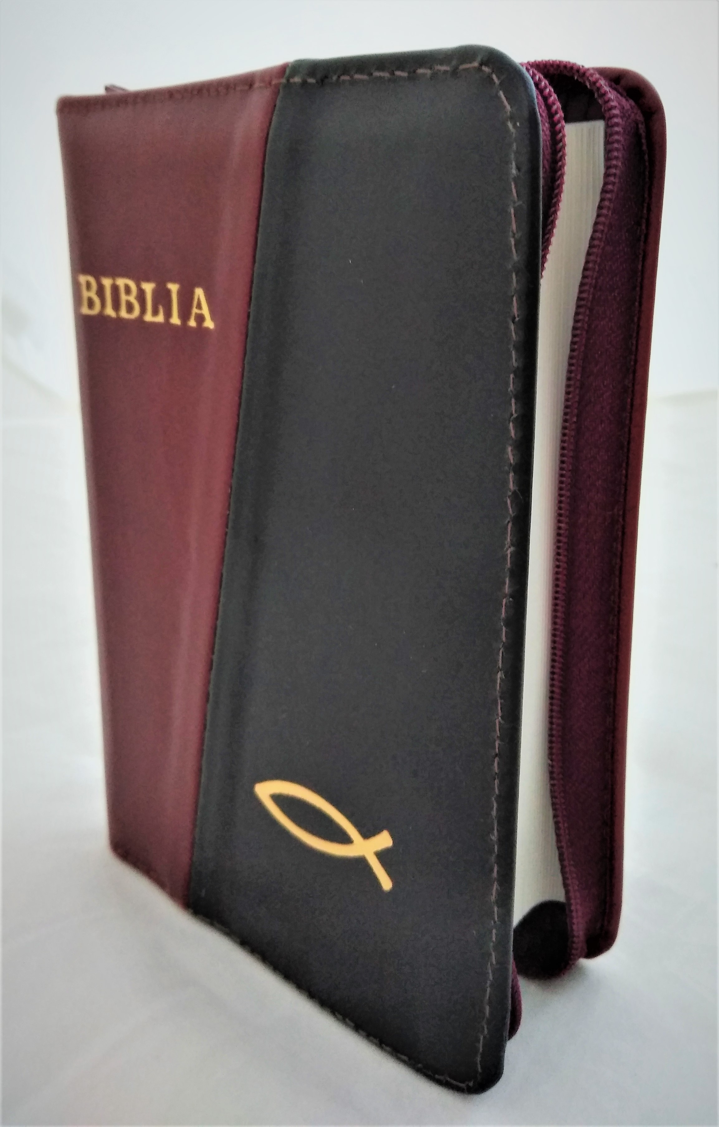 Biblie din piele, mica, culoare  visiniu / negru, fermoar, margini albe, simbolul peste, cuv. lui Isus in rosu [043 PF]