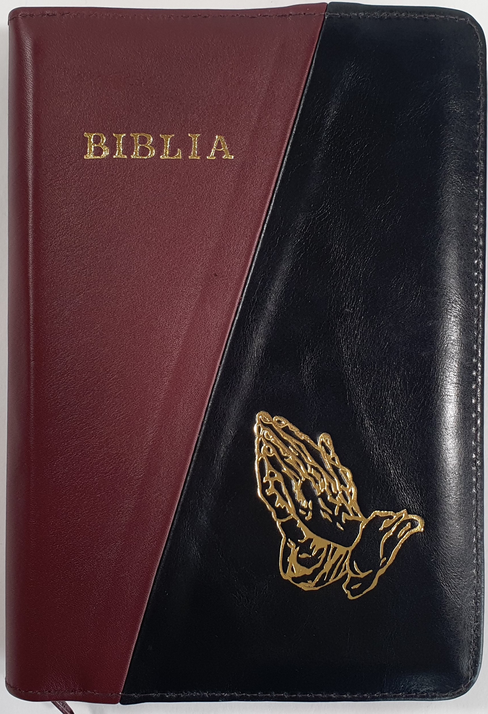 Biblia din piele, marime medie, culoare visiniu inchis cu negru, fermoar,margini albe,simbol maini in rugaciune, cuv. lui Isus cu rosu [053]