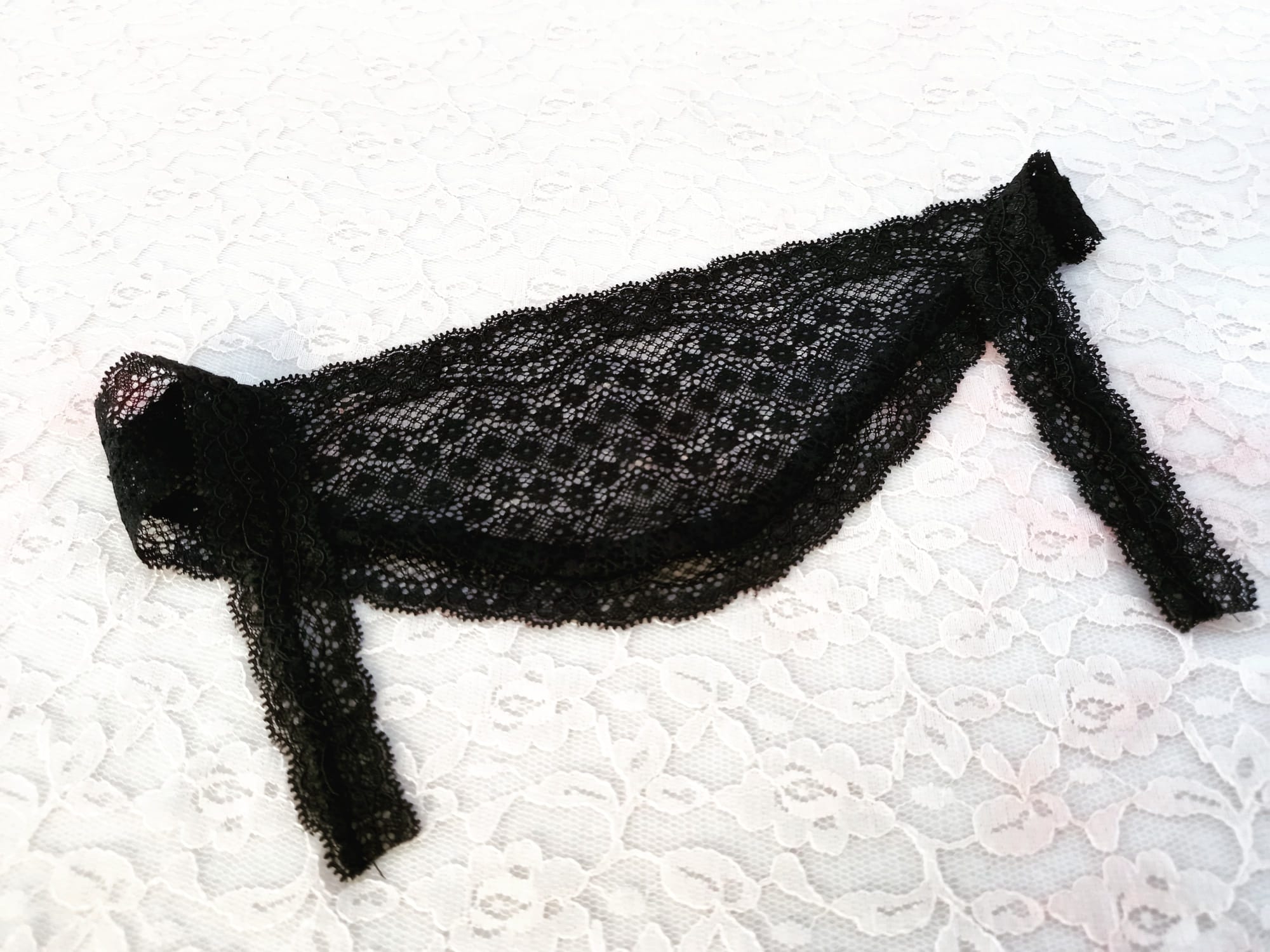 Batic handmade din dantela - Negru(Model 1) Batic handmade din dantela - Negru(Model 1)