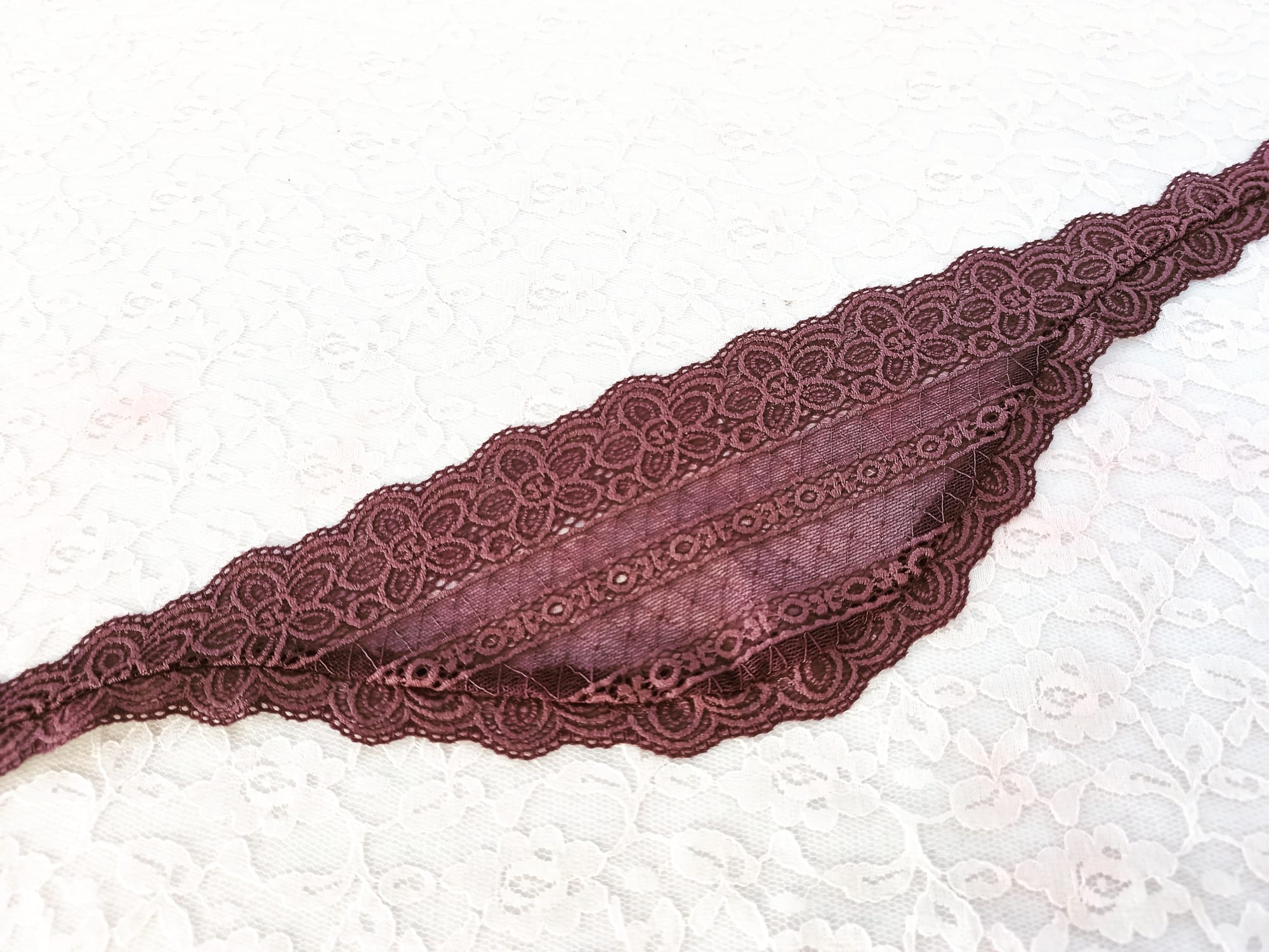 Batic handmade din dantela  - Grena Batic handmade din dantela  - Grena