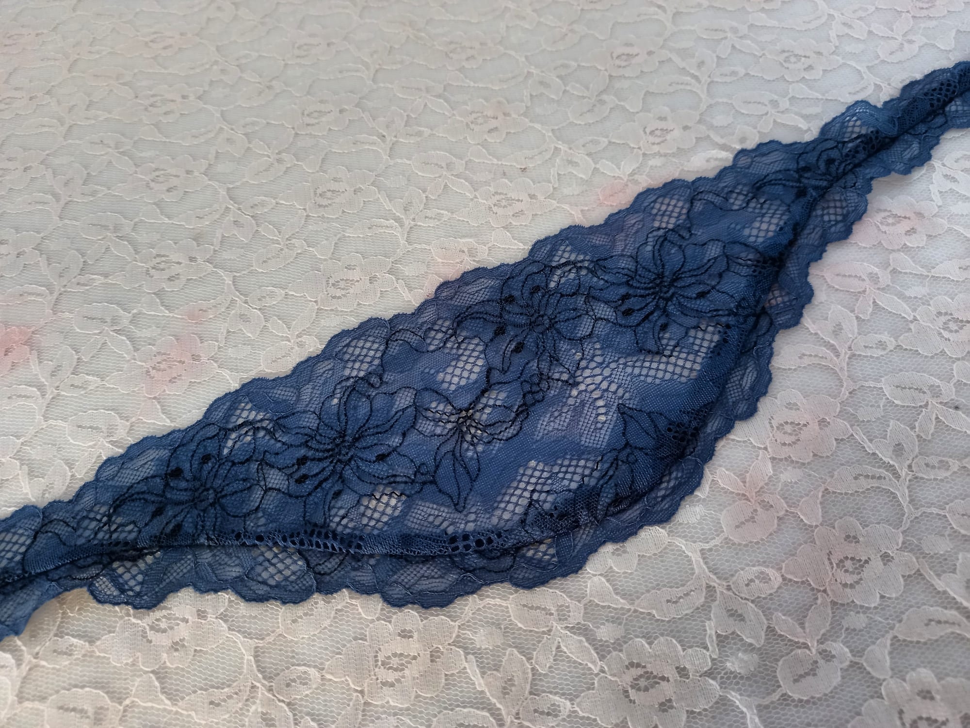 Batic handmade din dantela  - Bleumarin Batic handmade din dantela  - Bleumarin