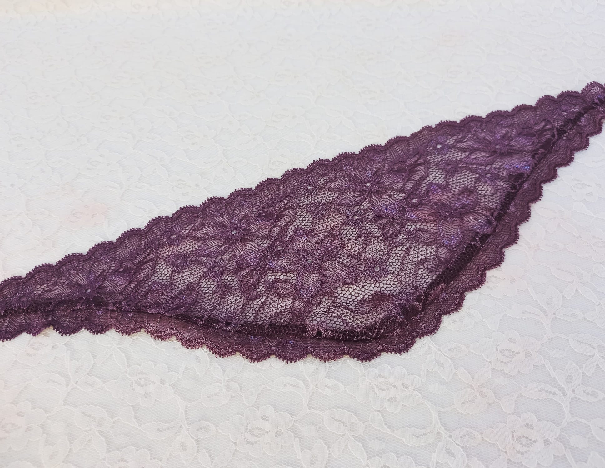 Batic handmade din dantela  - Mov Batic handmade din dantela  - Mov