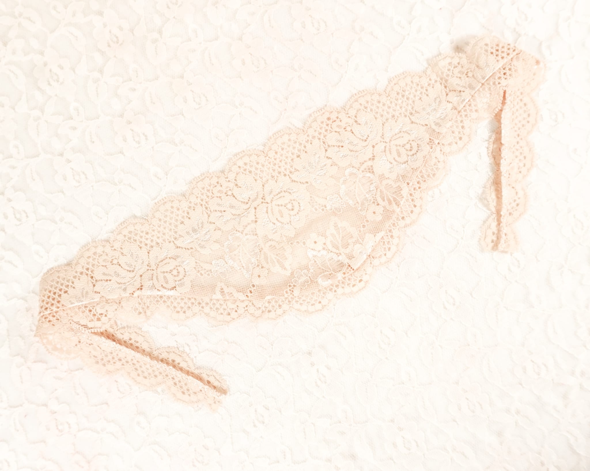 Batic handmade din dantela - Crem Batic handmade din dantela - Crem