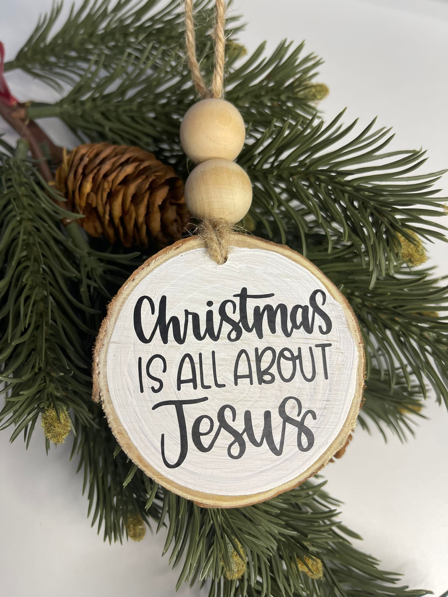 Ornament de Craciun din lemn - Christmas is all about Jesus (7 cm) Ornament de Craciun din lemn - Christmas is all about Jesus (7 cm)