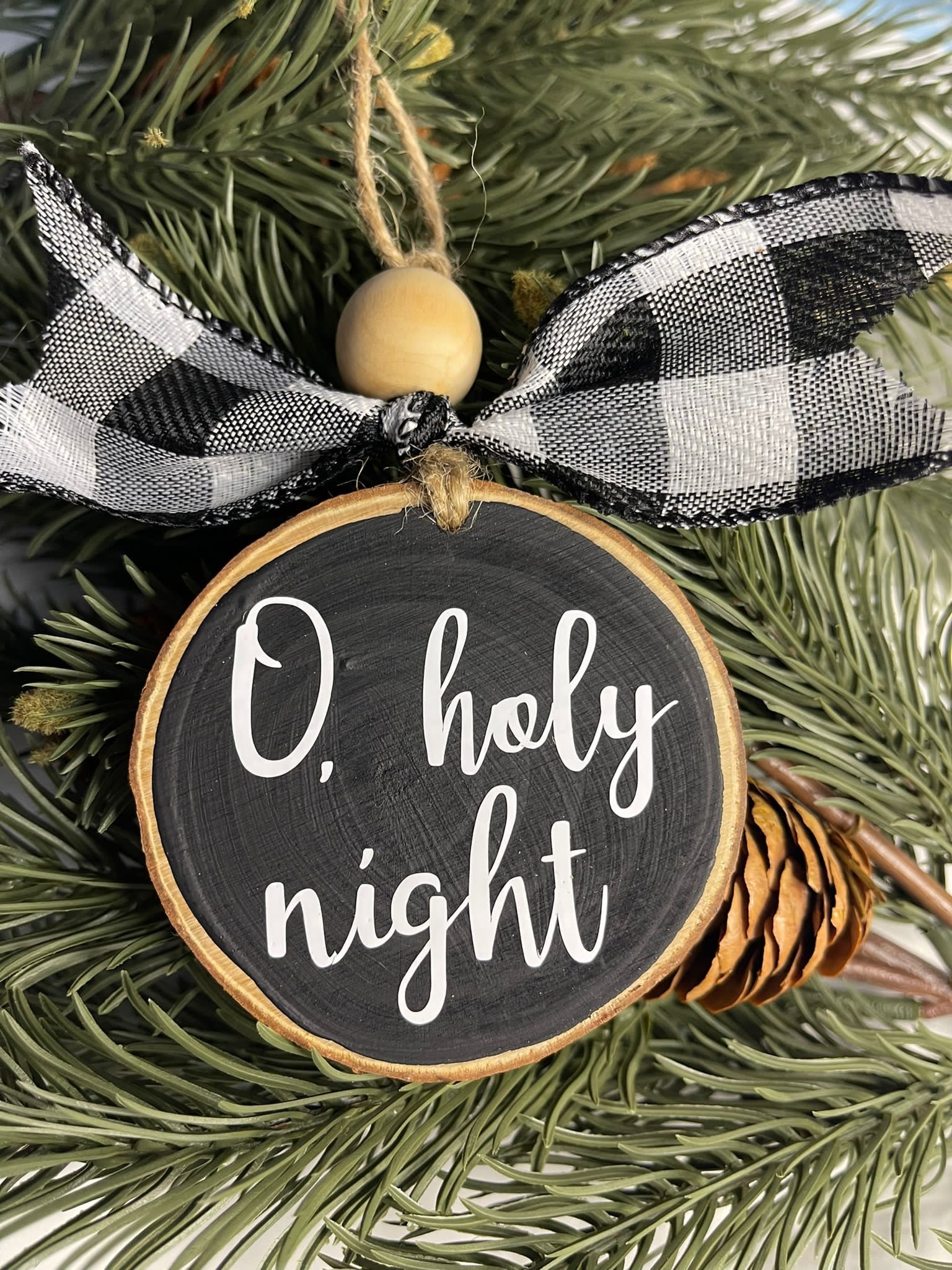 Ornament de Craciun din lemn - O, holy night! (7 cm) Ornament de Craciun din lemn - O, holy night! (7 cm)